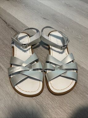 Salt Water Girls' Metallic Silver Cross-Strap Sandals